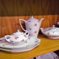 SERVICE A DINER EN PORCELAINE ANNÉES 40
