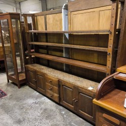 MEUBLE ANCIEN CHENE  BRUTALISTE 