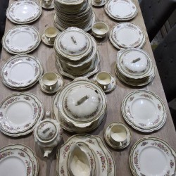 SERVICE DE TABLE VICTORIEN JOHNSON BROTHERS