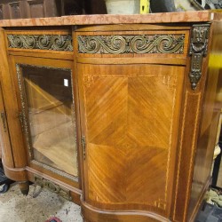 DRESSOIR VITRINE MARQUETÉ ET MARBRE