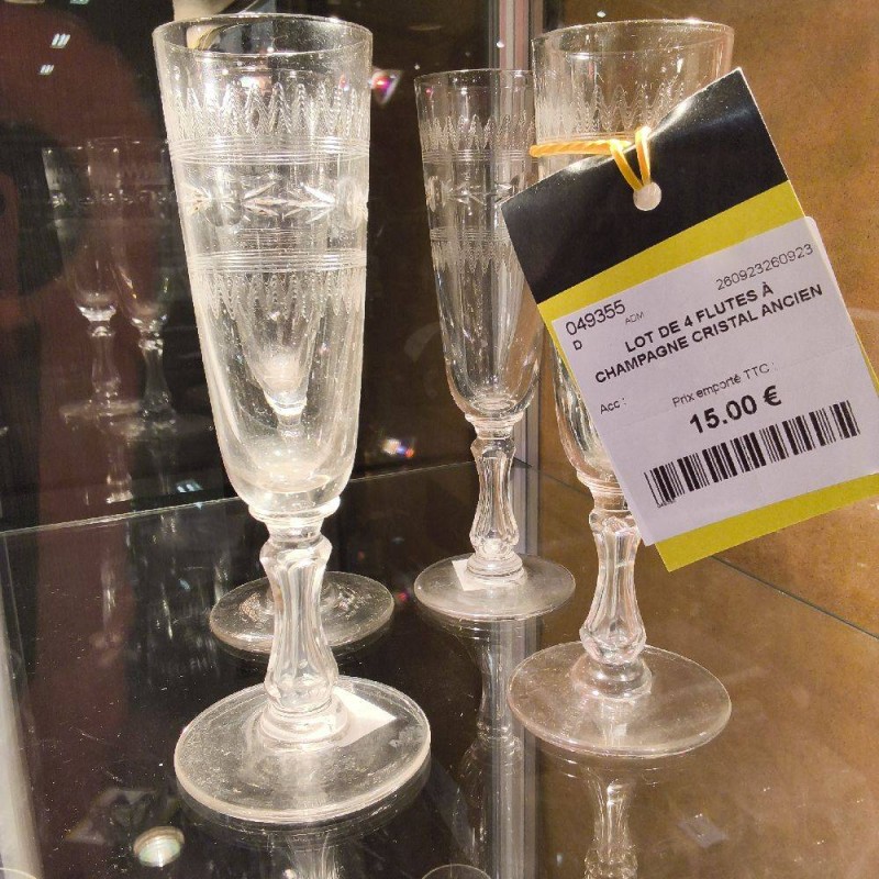 LOT DE 4 FLUTES À CHAMPAGNE CRISTAL ANCIEN 