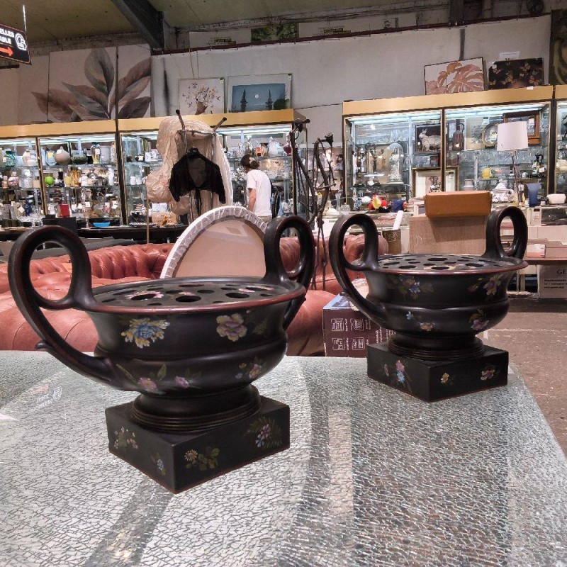 PAIRE DE PIQUES FLEURS WEDGWOOD 