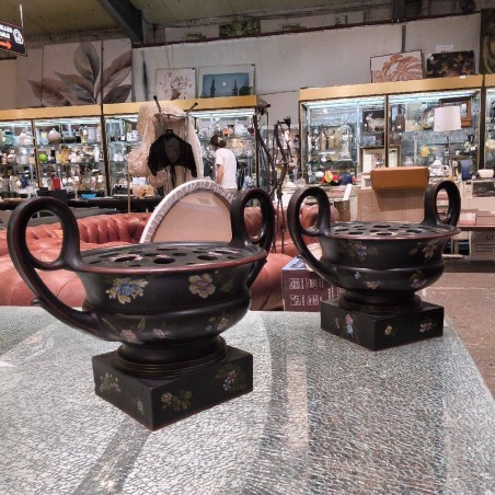PAIRE DE PIQUES FLEURS WEDGWOOD 