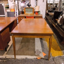 TABLE VINTAGE PALISSANDRE EN L ETAT