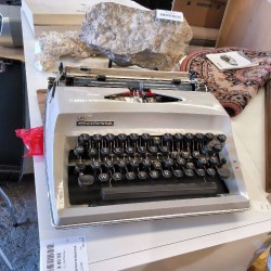 MACHINE À ECRIRE