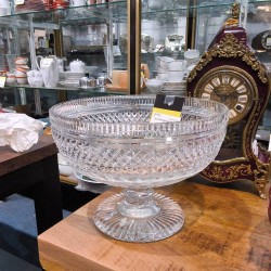 PLAT SUR PIED EN CRISTAL TAILLÉ