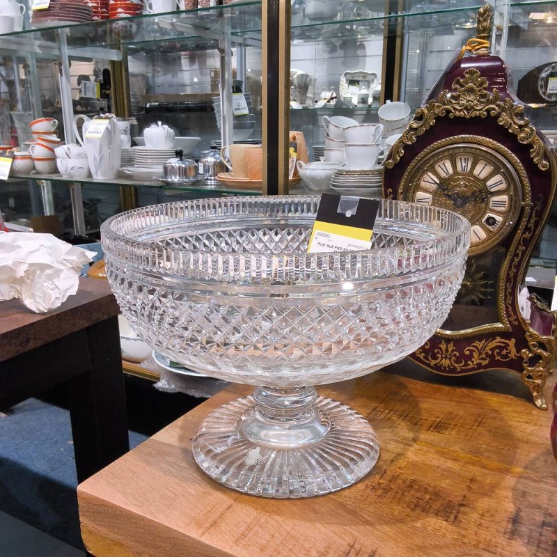 PLAT SUR PIED EN CRISTAL TAILLÉ