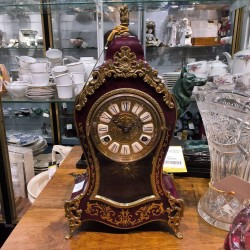 HORLOGE A POSER LAQUÉ ROUGE