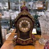 HORLOGE A POSER LAQUÉ ROUGE