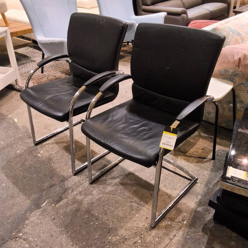 PAIRE DE FAUTEUILS CUIR ET CHROME 