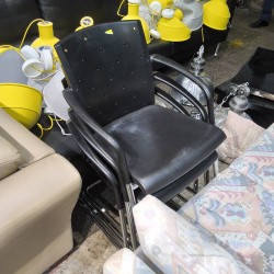 LOT DE 4 FAUTEUILS EMPILABLES