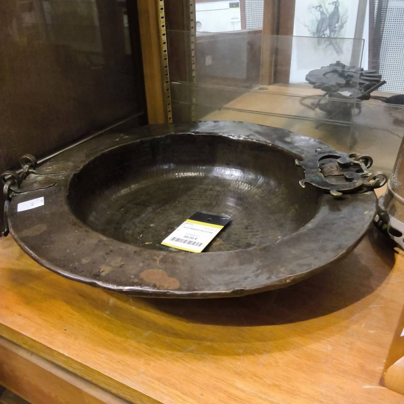 PLAT ORIENTAL EN CUIVRE