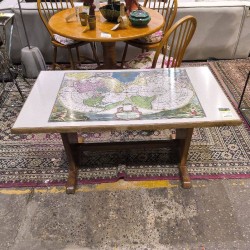 TABLE DE SALON ANNÉES 50/60 DECOR PLANISPHERE