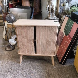 MEUBLE MODERNE A VOLET